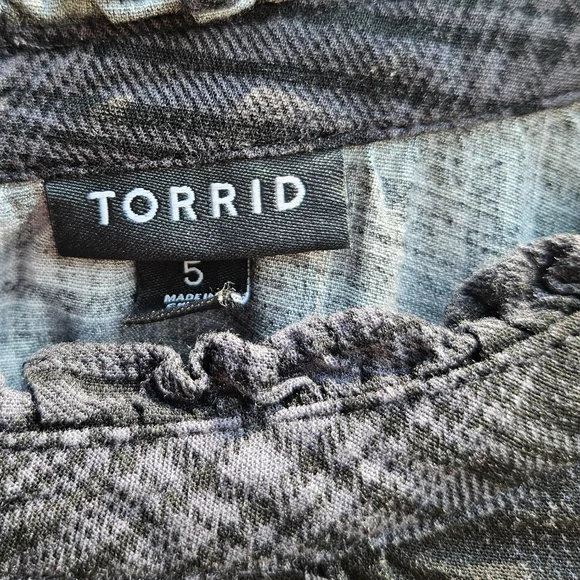 Torrid Slub Mock Neck Flutter Sleeve Top - Picture 4 of 6